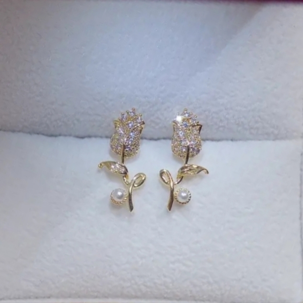 18K Gold Plated Diamond Rose Pearl Earrings NWT